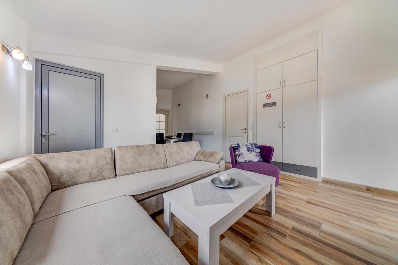 Delfin Apartments ストモレ エクステリア 写真