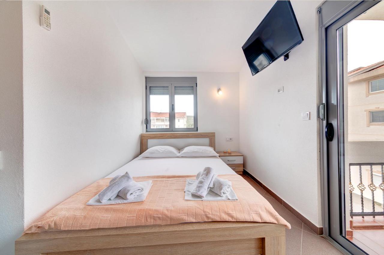 Delfin Apartments ストモレ エクステリア 写真