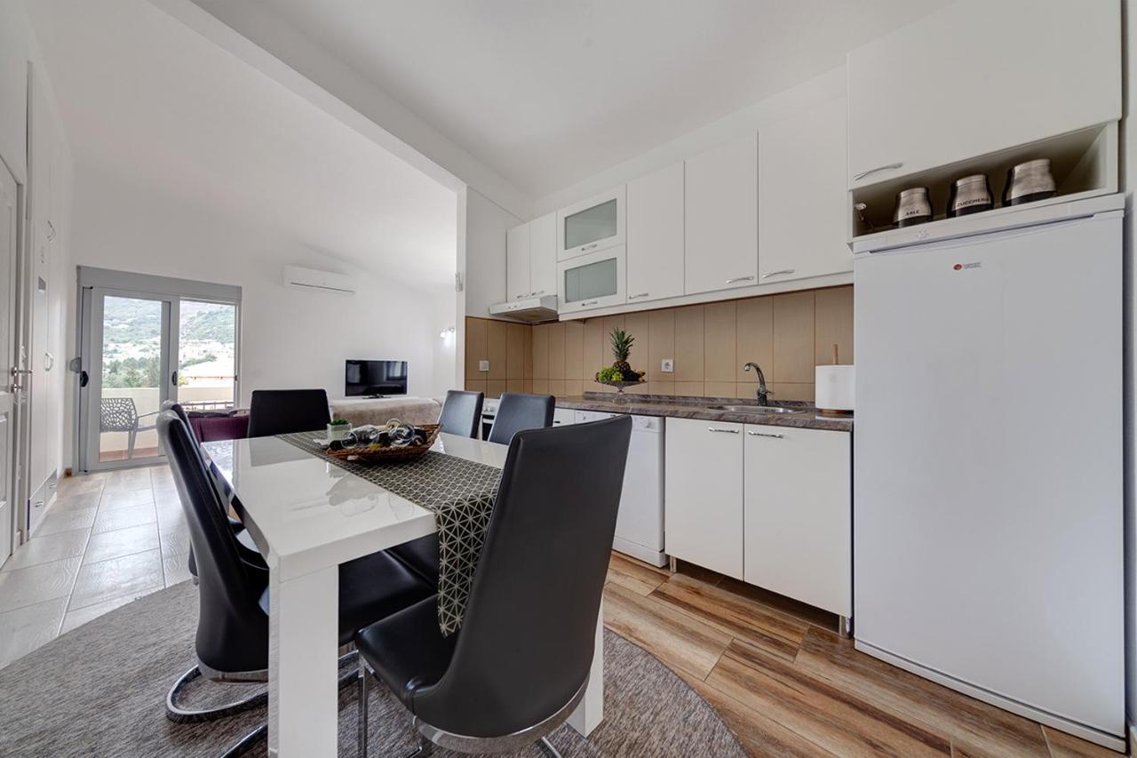 Delfin Apartments ストモレ エクステリア 写真